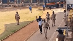 हाथ बंधे, चेहरा ढका: एक गैंगस्टर पुणे नगर निगम चुनाव के लिए नामांकन दाखिल करने गया, लेकिन…