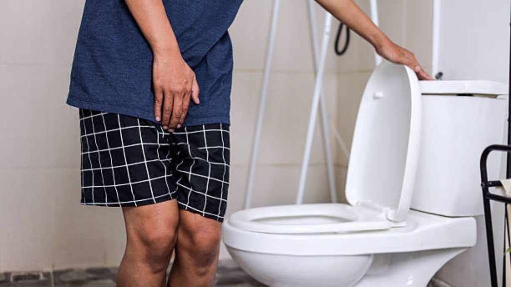 prostate problem symptoms in men, urinary incontinence in men, post micturition dribble causes, urinary tract problems male, weak pelvic floor muscles men, यूरिन ब्लैडर कमजोर होने के संकेत, प्रोस्टेट से जुड़ी समस्या के लक्षण, prostate enlargement symptoms, प्रोस्टेट बढ़ने के लक्षण, पेशाब रुकने की वजह, पेशाब टपकने की वजह, प्रोस्टेट का इलाज, पुरुषों की समस्या, urine ke baad boonde kyu aati hain, stress Urinary Incontinence, SUI, Damaged Urethral Sphincter