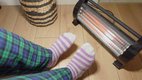 room heater side effects, winter safety tips hindi, raat ko heater chala kar sone ke nuksan, heater se skin aur saans par asar, heater use karne se kya hota hai, heater se breathing problem kyon hoti hai, sardi mein heater safe use kaise kare, room heater side effects, winter health tips hindi, dry skin in winter heater, breathing problem in winter, heater aur health effects
