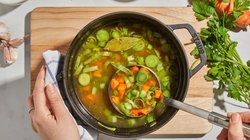 सर्दियों में ट्राई करें हेल्दी ‘सब्जी का शोरबा’, डिब्बाबंद खरीदने के बजाए इस तरह करें तैयार