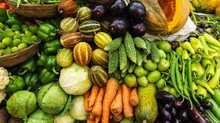 sardi me kaun si sabji nahi khani chahiye, winter me kin sabjiyo ko avoid kare, vegetables to avoid in winter hindi, sardiyon me avoid karne wali sabjiyan, winter diet mistakes hindi, sardiyon me harmful vegetables, winter me gas badhane wali sabjiyan, ayurveda winter diet tips, gas acidity me kaun si sabji na khaye, winter food to avoid hindi, sardi me kya nahi khana chahiye, gas aur bloating me avoid karne wali sabjiyan, which vegetables should not be eaten in winter, foods to avoid in winter season, gas and bloating vegetables to avoid, harmful vegetables in winter, winter foods bad for digestion