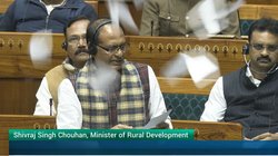 ‘जी रामजी विधेयक’ लोकसभा से पास, विपक्ष ने केंद्रीय मंत्री शिवराज पर फेंके कागज