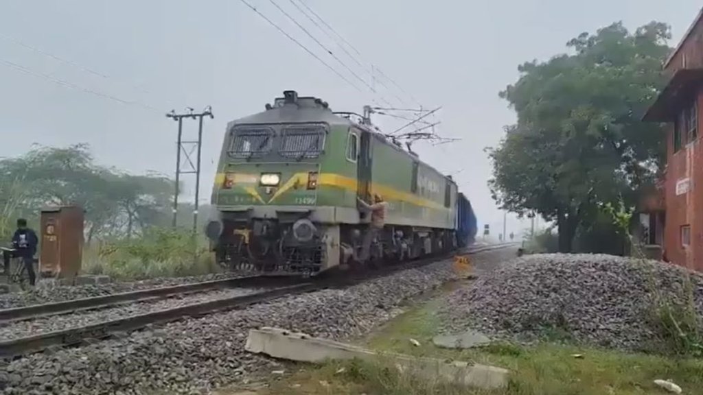 UP Railway Video Viral, Loco Pilot Video Uttar Pradesh, Freight Train Viral Video