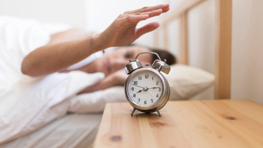 wake up early, wake up early in morning, wake up without alarm