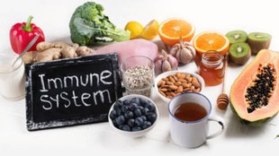winter immunity foods, vitamin C rich foods in winter, antioxidants rich foods for immunity, आयुर्वेदिक इम्यूनिटी बूस्टर फूड, cold season health tips, winter healthy diet plan, सर्दियों में बीमारियों से बचाव के उपाय, ठंड में इम्यूनिटी मजबूत करने वाले 10 फूड्स, winter superfoods for immunity, सर्दियों में सेहतमंद रहने के लिए क्या खाएं, immunity boosting foods in winter season, सर्दी-जुकाम से बचाव के लिए क्या खाएं, winter diet for strong immunity, सर्दियों में शरीर को गर्म रखने वाले फूड्स, सर्दियों में इम्यूनिटी कैसे बढ़ाएं, सर्दियों में क्या खाएं इम्यूनिटी के लिए, winter immunity boosting foods, सर्दियों के सुपरफूड्स, इम्यूनिटी बढ़ाने वाले फूड्स