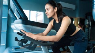 winter morning workout, exercise in winter, morning workout in cold weather, winter exercise tips, why workout is difficult in winter, cold weather exercise problems, winter fitness tips, morning exercise in winter, workout motivation in winter, exercise safety in cold weather, why morning workout is hard in winter, best time to exercise in winter, tips for morning workout in cold weather, how to exercise safely in winter, winter workout hacks by experts, winter me morning workout, thand me exercise kaise kare, cold weather me workout, winter workout smart tips