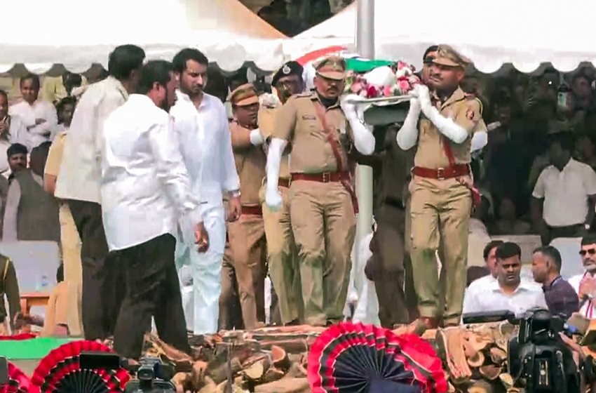 Lakhs attend Ajit Pawar funeral