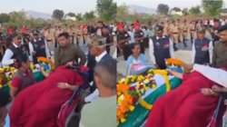 स्ट्रेचर पर पत्नी, गोद में 8 घंटे पहले जन्मी बच्ची… दिल दहला रहा आर्मी जवान प्रमोद जाधव की अंतिम विदाई का वीडियो