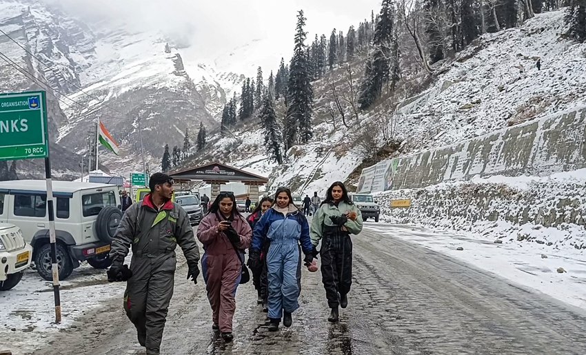 Rohtang Pass snowfall