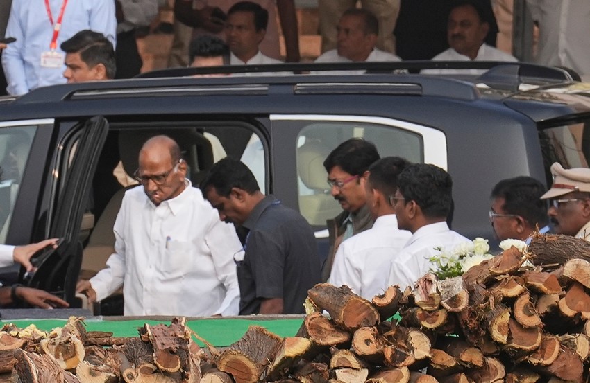  Maharashtra leaders at Ajit Pawar funeral