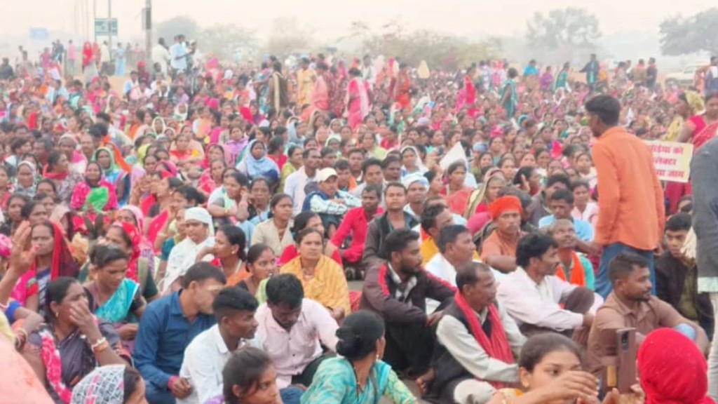 Chhattisgarh school cooks protest, school cooks protest Chhattisgarh, chhattisgarh protest, chhattisgarh school cooks fair pay,