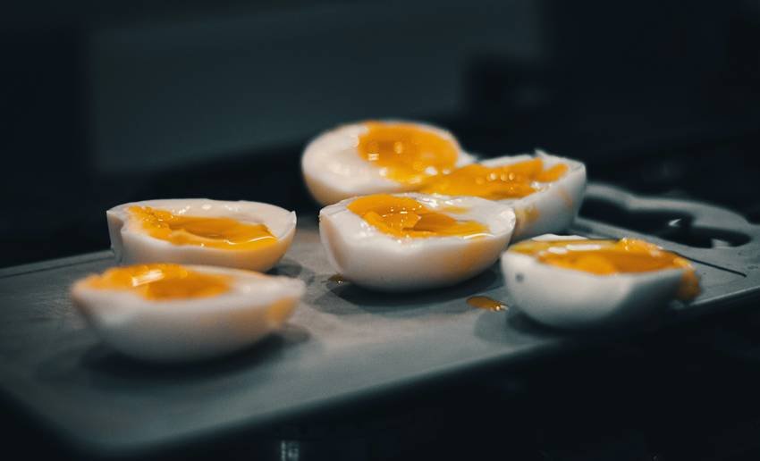 boiled eggs cold water