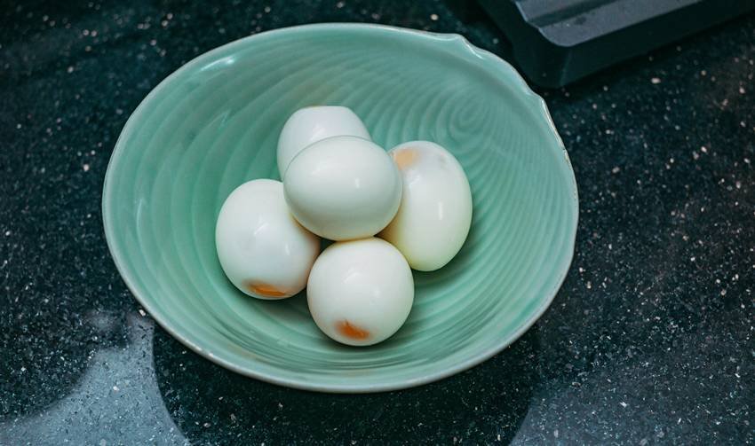 boiled eggs cooling method