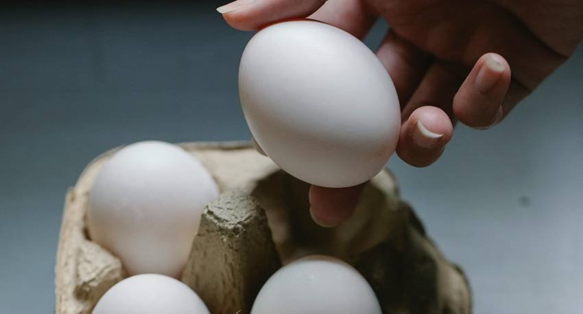 hard boiled eggs cold water