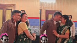 उम्र सिर्फ एक नंबर है! भरी महफिल में अंकल-आंटी ने किया ऐसा रोमांटिक डांस, सरेआम प्यार देख जल उठीं युवाओं की भी आंखें; Video