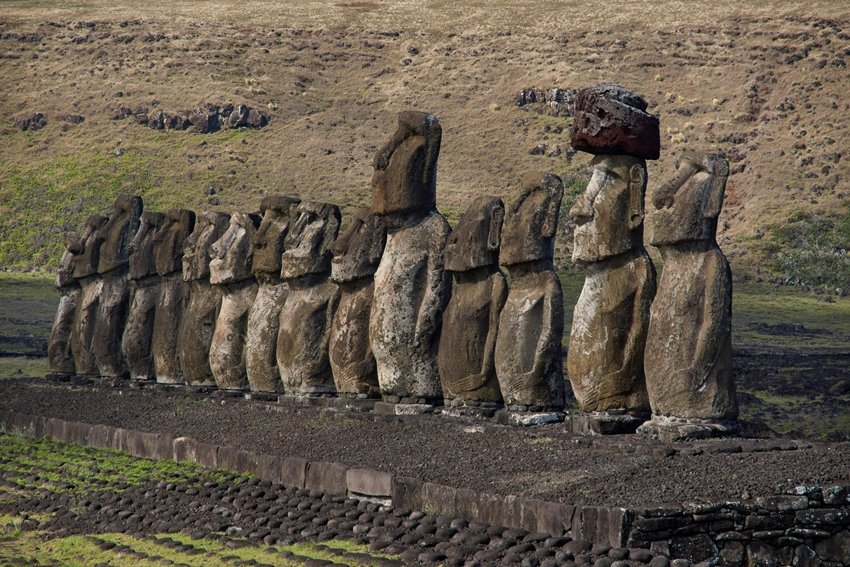 EASTER ISLAND MOAI, CHILE