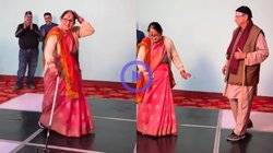 हाथ में छड़ी, दिल में जज्बा… संगीत में बुजुर्ग दंपति ने किया इतना प्यारा डांस, तालियां बजाते दिखे रिश्तेदार, देखें Viral Video
