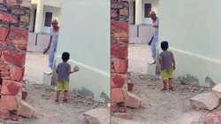 घर बना युद्ध का मैदान! दादा-पोते ने सरेआम उठा लिए ‘हथियार’, Viral Video देख यूजर्स ने पूछा – आखिर ऐसी क्या बात हो गई?