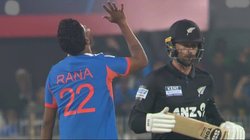 IND vs NZ: हर्षित राणा ने डेवोन कॉनवे को लगातार 5वीं बार किया आउट, हार्दिक ने सुपरमैन अंदाज में लपका कैच