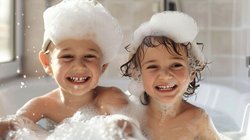 सर्दियों में छोटे बच्चों को कैसे नहलाएं? ठंड से बचाने के लिए बरतें ये सावधानियां