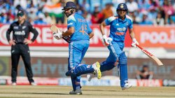 रोहित शर्मा ने राजकोट में 11वीं गेंद पर खोला खाता, जानें “हिटमैन” के करियर में पहले कब हुआ था ऐसा