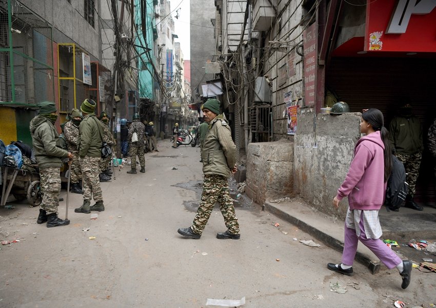 Police injured in demolition drive