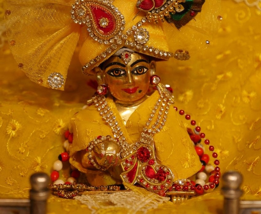 Laddu Gopal bathing time