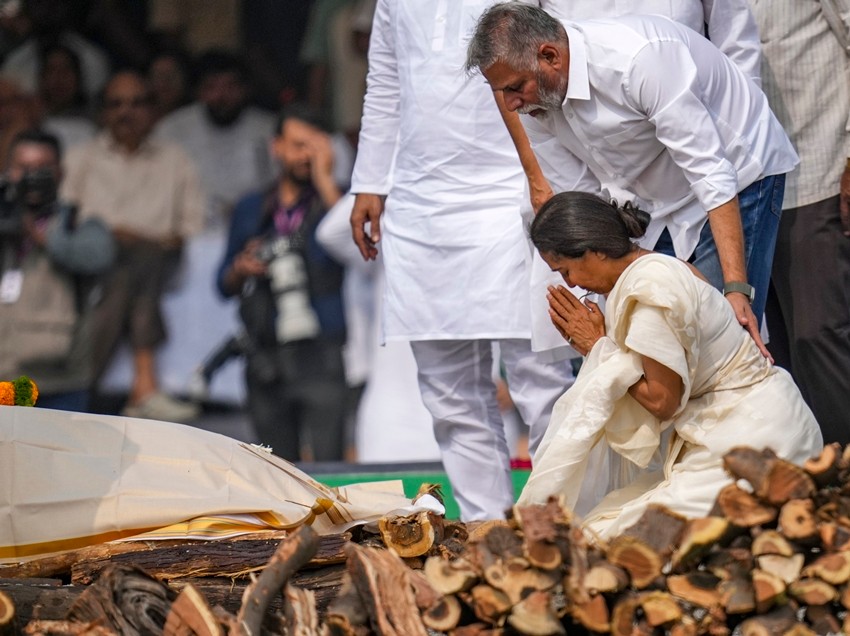Sharad Pawar Ajit Pawar funeral