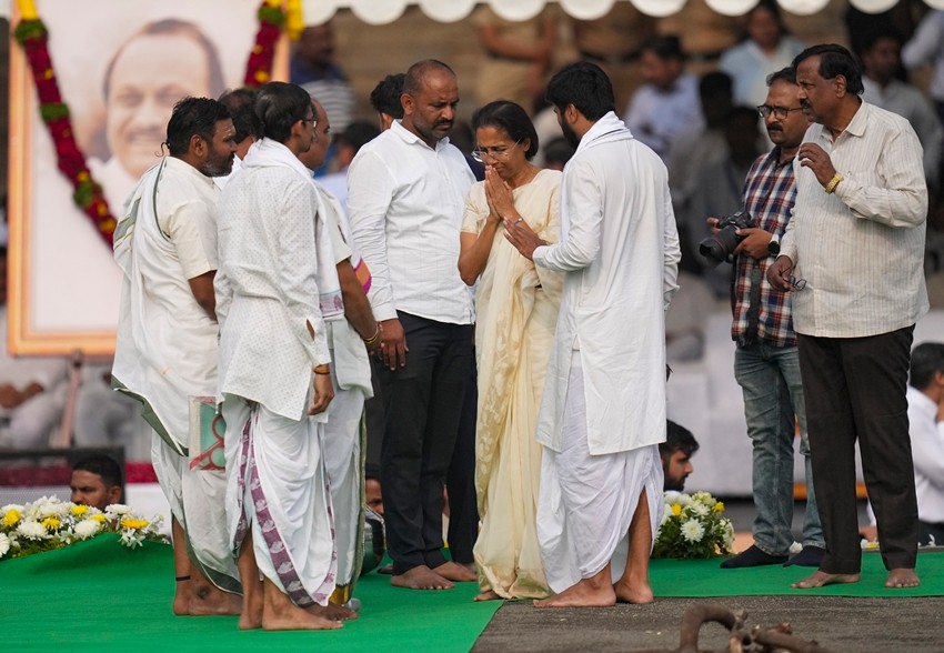Supriya Sule Ajit Pawar funeral