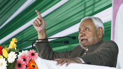 ‘अरे महिला सब क्यों भाग रही हो… बैठो’, भाषण के दौरान नीतीश कुमार ने खोया आपा