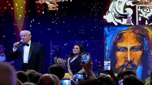 Donald Trump New Year Resolution, Earth Peace Trump