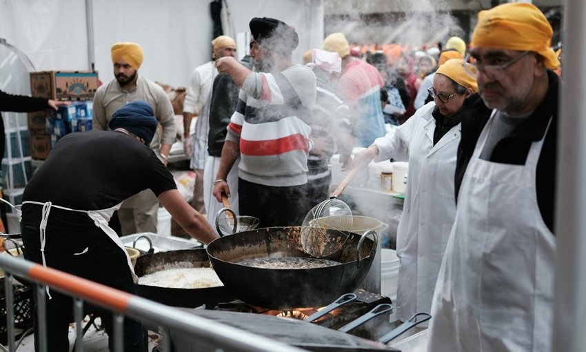 Sikh langar tradition