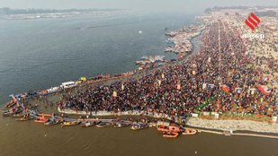 Spiritual Wave Sweeps Prayagraj as Devotees Arrive for Makar Sankranti Snan