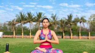 Surya namaskar ke fayde, Surya Namaskar benefits, 12 Surya Namaskar benefits, Surya Namaskar for weight loss, Surya Namaskar for stress relief, Yoga for mental health, Morning yoga benefits, सूर्य नमस्कार के फायदे, सूर्य नमस्कार 12 फायदे, सूर्य नमस्कार योग, वजन घटाने के लिए सूर्य नमस्कार, स्ट्रेस कम करने के लिए योग, रोज सूर्य नमस्कार करने के फायदे, सूर्य नमस्कार कैसे करें