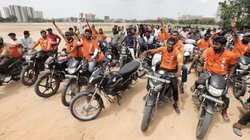 विचार: बाजार की चमक में श्रमिकों की मुश्किलें, भविष्य कैसे सुरक्षित किया जाए?