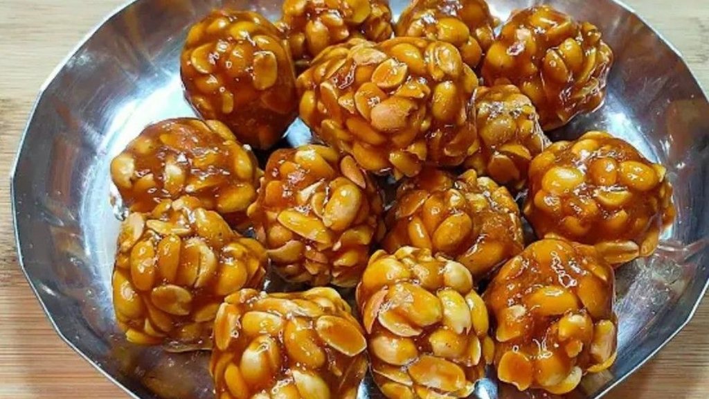 Til Peanut Ladoo recipe, Sesame Peanut Laddoo, Traditional Indian sweets, Makar Sankranti food, Til Gud Ladoo Til Peanut Ladoo recipe, Sesame Peanut Laddoo, Traditional Indian sweets, Makar Sankranti food, Til Gud Ladoo