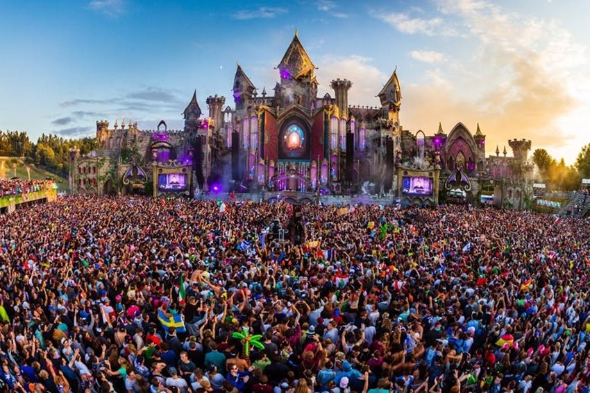 Tomorrowland (2015)
