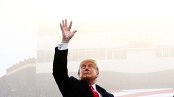 AI चिप्स पर ट्रंप ने ठोका 25% टैरिफ: राष्ट्रीय सुरक्षा के नाम पर बड़ा फैसला, जानें किस पर पड़ेगा असर, किसे मिली छूट?