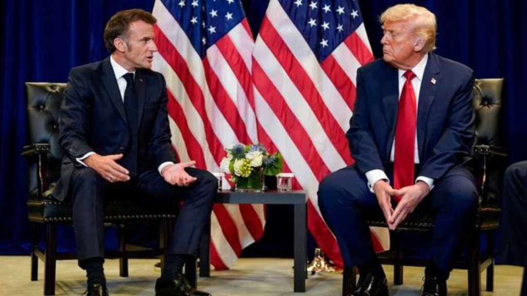 अमेरिकी राष्ट्रपति डोनाल्ड ट्रंप ने 23 सितंबर, 2025 को न्यूयॉर्क में 80वीं संयुक्त राष्ट्र महासभा के दौरान फ्रांसीसी राष्ट्रपति इमैनुएल मैक्रॉन से मुलाकात की। (Reuters)