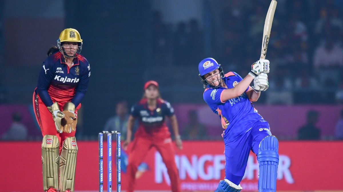 RCB vs MI Match Highlights, WPL 2026: मुंबई इंडियंस ने आरसीबी को 15 रन से हराया, ऋचा घोष ने खेली 90 रन की दिल जीतने वाली पारी