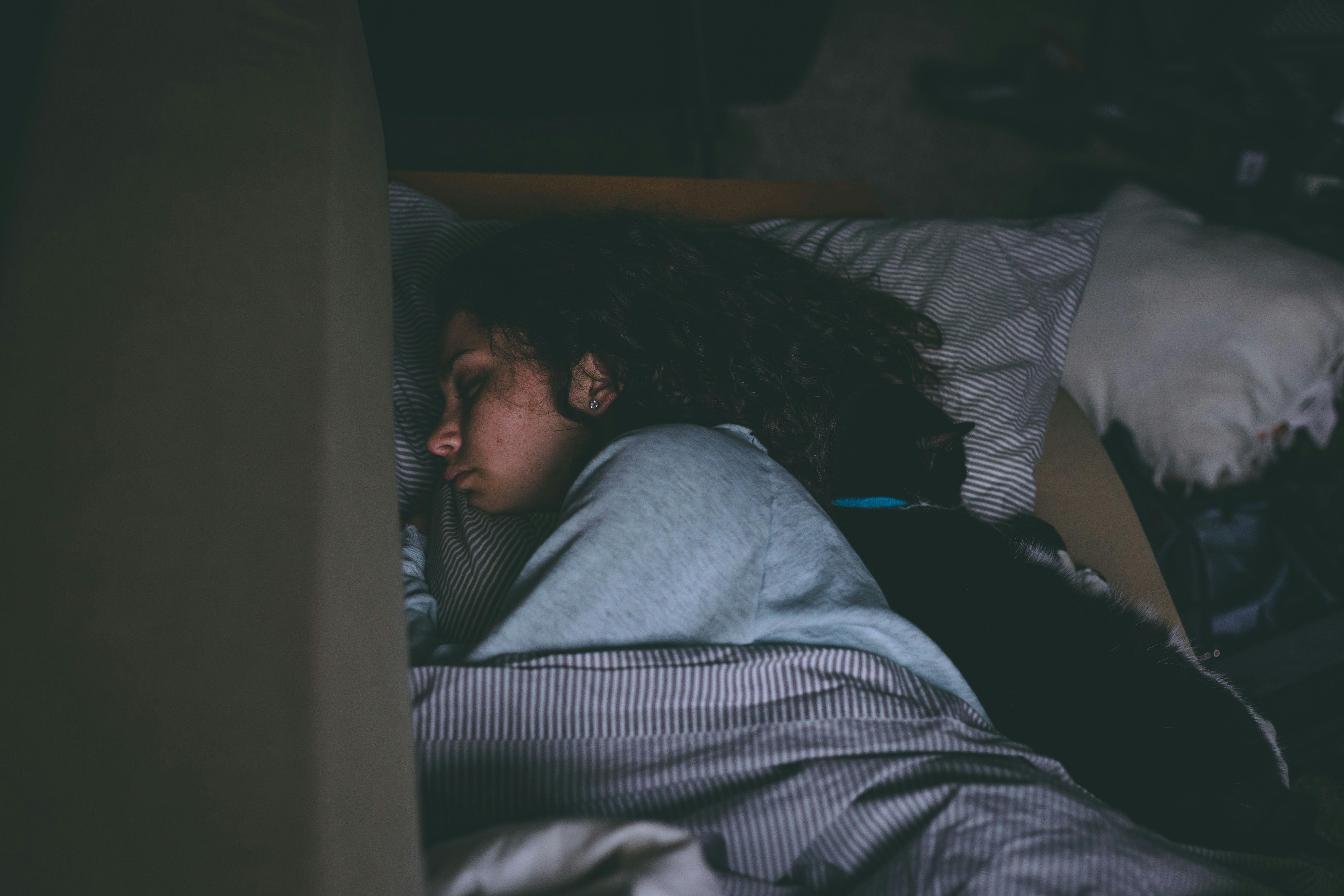 Bedtime Routine Fail 5 Common Bedtime Mistakes That Can Silently Damage Your Heart and Brain ...