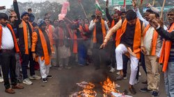 बांग्लादेश में एक और हिंदू की हत्या, भीड़ ने धारदार हथियारों से किया हमला, जिंदा फूंका