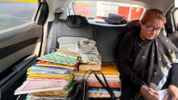 Bihar: वकील जिन्होंने 13 साल से कार को ही बना रखा है चैंबर, मधुबनी जिला अदालत में महिलाओं के खिलाफ भेदभाव पर उठाई आवाज