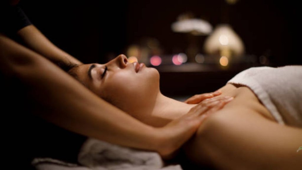 bath after massage, ayurvedic massage tips, massage ke baad sahi routine, health tips after oil massage, malish aur nahaana ayurvedic tips, शरीर की देखभाल तेल मालिश के बाद, मालिश के बाद कितनी देर तक नहाना चाहिए, आयुर्वेद में मालिश और नहाने का सही समय, massage ke baad der tak nahaana, तेल मालिश के फायदे और नहाने का सही तरीका, oil massage ke baad timing for bathing, मालिश के बाद नहाना, तेल मालिश के बाद नहाने का समय, मालिश के बाद तुरंत नहाना सही है या नहीं, oil massage ke baad nahaana, massage ke baad bathing time, malish ke baad kitni der mein nahana chahiye, bath after massage