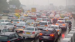 8 राज्यों में बारिश-तूफान की चेतावनी, जानें दिल्ली से पटना तक आज कैसा रहेगा मौसम?