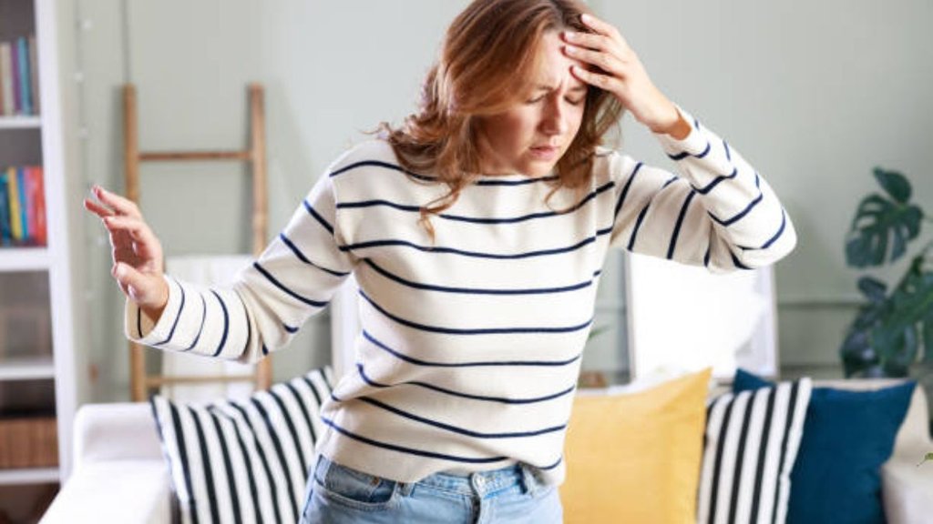 dizziness causes, dizziness causes and diseases, low blood pressure dizziness, anemia symptoms dizziness, vertigo causes in hindi, dehydration dizziness, neurological causes of dizziness, बार-बार चक्कर आना क्यों होता है, चक्कर आना कब खतरनाक होता है, चक्कर आने पर क्या करें, चक्कर आने के कारण, बार-बार चक्कर आना कारण, बार-बार चक्कर आना, चक्कर आना किस बीमारी का संकेत है, dizziness causes in hindi, frequent dizziness symptoms