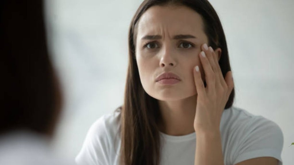 Dry Eyes problem in Hindi, Dry Eye Syndrome symptoms, Eyes dryness causes, Dry eyes treatment tips, dry problems, dry problems causes, Dry Eyes problem treatment, आंखें हमेशा ड्राई क्यों रहती हैं, ड्राई आई सिंड्रोम के लक्षण, ड्राई आंखें किस बीमारी का संकेत हैं, मोबाइल देखने से आंखें ड्राई होना, आंखों के सूखेपन का इलाज, आंखों की नमी कम होना, आंखों की देखभाल कैसे करें, आंखें क्यों सूखी रहती हैं, Dry eye syndrome, Eye dryness, Dry eyes causes, Eyes burning sensation, Red eyes and dryness, Eye irritation reasons, Eye health problems, Symptoms of dry eye syndrome, How to treat dry eyes naturally, Dry eyes symptoms and treatment, Dry eyes due to screen time