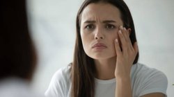 क्या आपकी आंखें भी रहती हैं ड्राई? न करें नजरअंदाज, ये हो सकता है किसी बड़ी बीमारी का संकेत