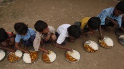 गुजरात: बनासकांठा के एक स्कूल में मिड-डे मील खाने से 43 बच्चे बीमार, सभी अस्पताल में भर्ती