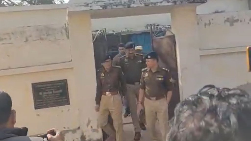 Hardoi Wife eloped with her lover shot dead at police station husband arrested